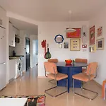 Sunny & Vibrant Apartment