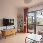 Sunny & Vibrant Apartment *