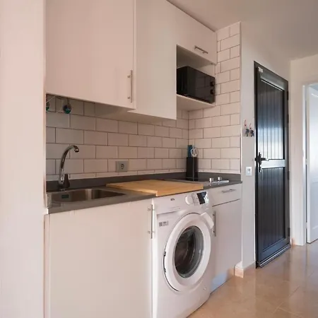 Sunny & Vibrant Apartment *